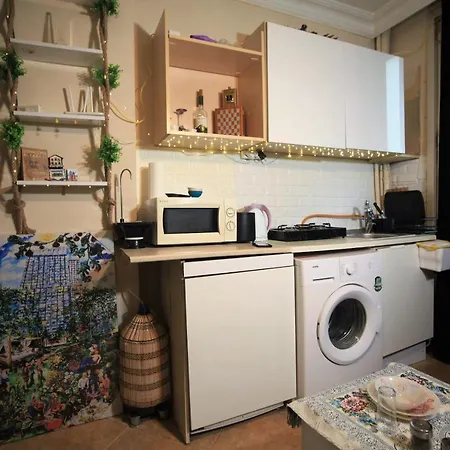 Private In Heart Of Taksim Square 2