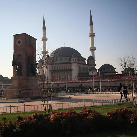 Private In Heart Of Taksim Square 2 Apartment